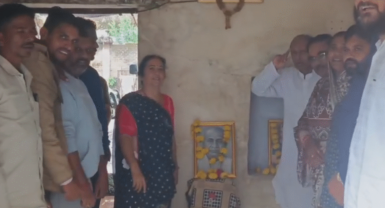 कांग्रेस कमेटी ने इंदिरा गांधी और सरदार पटेल को दी श्रद्धांजलि