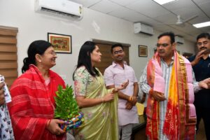 दीपोत्सव के मौके पर नेताओं से मिली भाजपा टीम