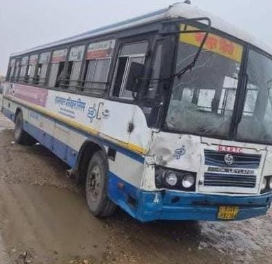 TONK// टोंक में भीषण सड़क हादसा — रोडवेज बस ट्रक से भिड़ी, कई यात्री घायल