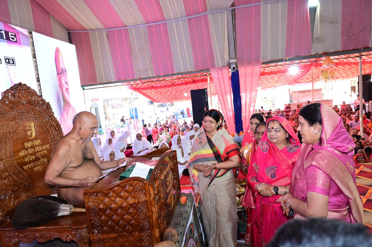 मुख्य सड़क का नामकरण प्रथमाचार्य शांति सागर मार्ग के रूप में