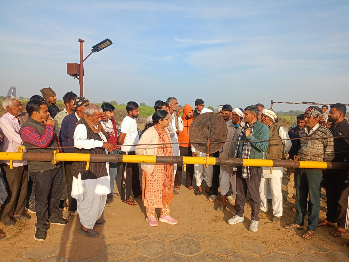 नला गांव के किसानों ने रेलवे दोहरीकरण की समस्याओं पर सौंपा ज्ञापन